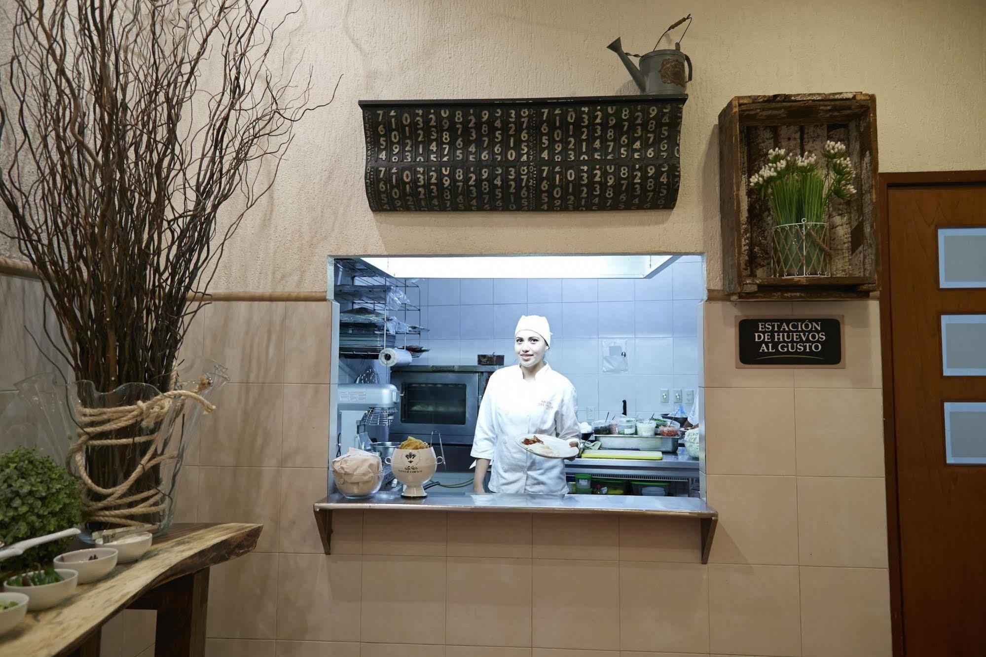 Meson Del Valle Самора де Идалго Екстериор снимка